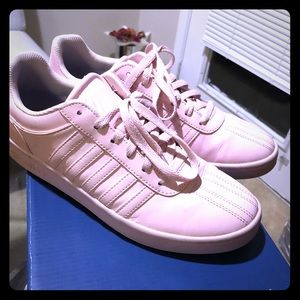 K-Swiss pink classic tennis shoe!